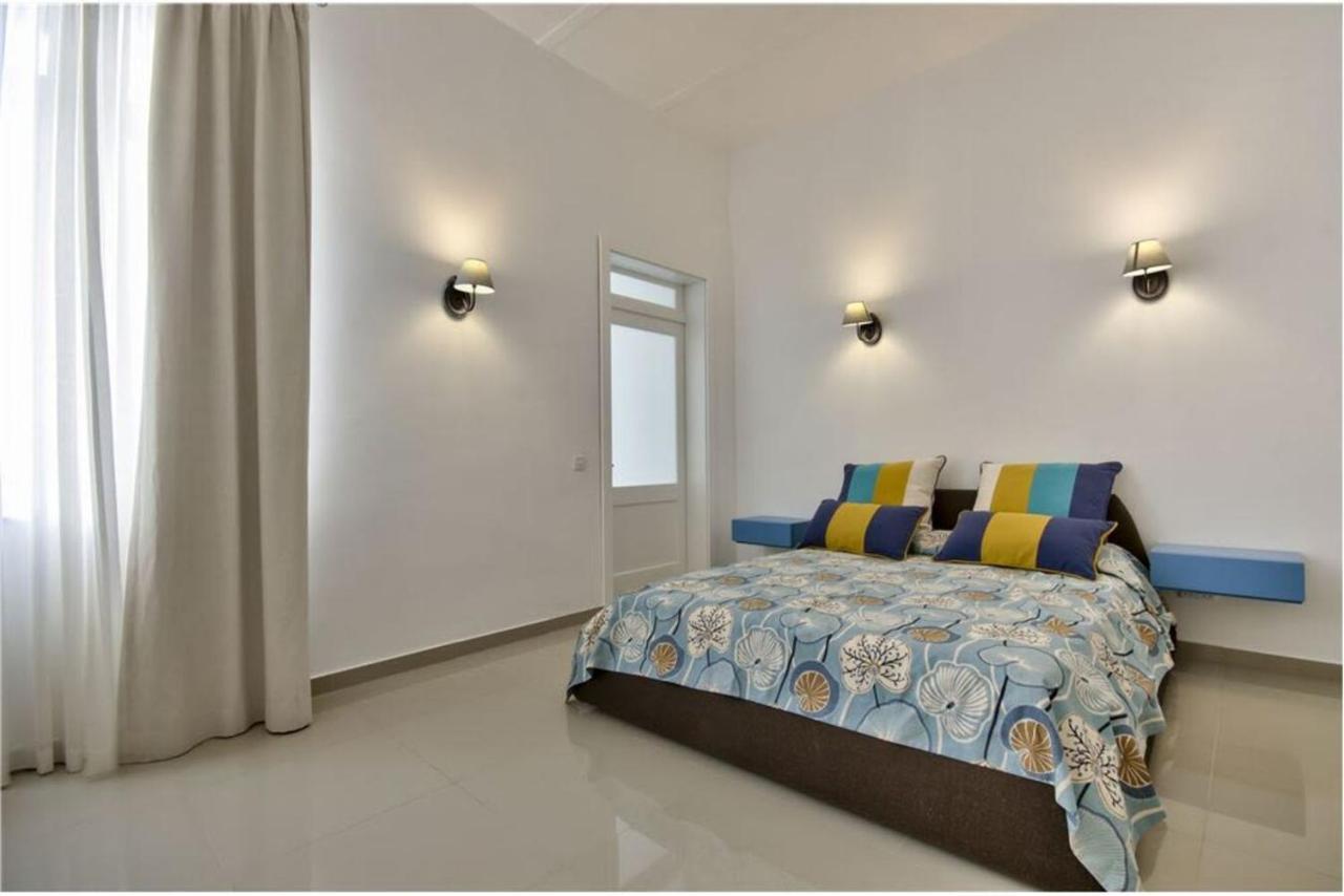 Four Bedroom Typical Maltese Townhouse - One Minute Away From The Seafront *