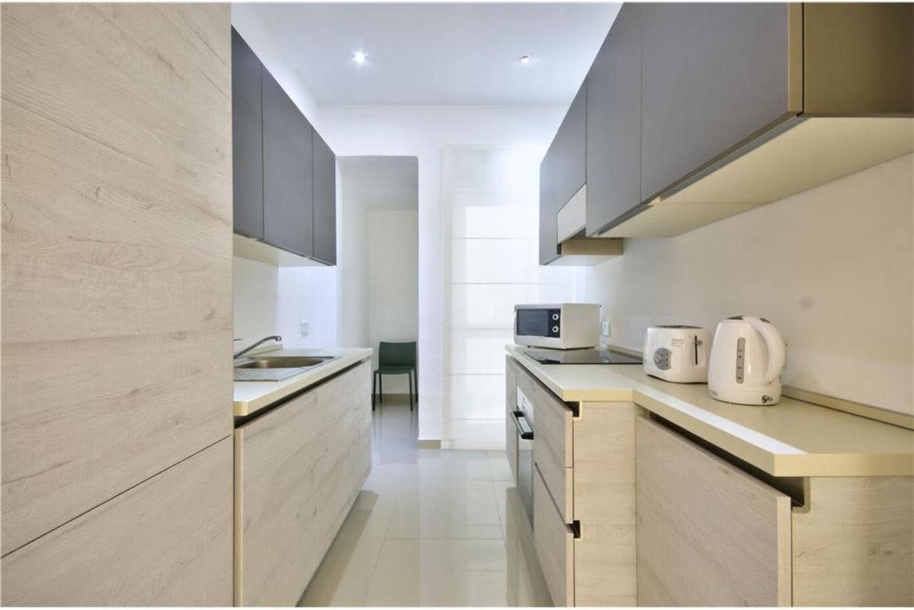 Four Bedroom Typical Maltese Townhouse - One Minute Away From The Seafront Sliema
