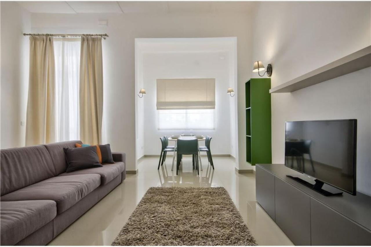 Four Bedroom Typical Maltese Townhouse - One Minute Away From The Seafront Holiday home *